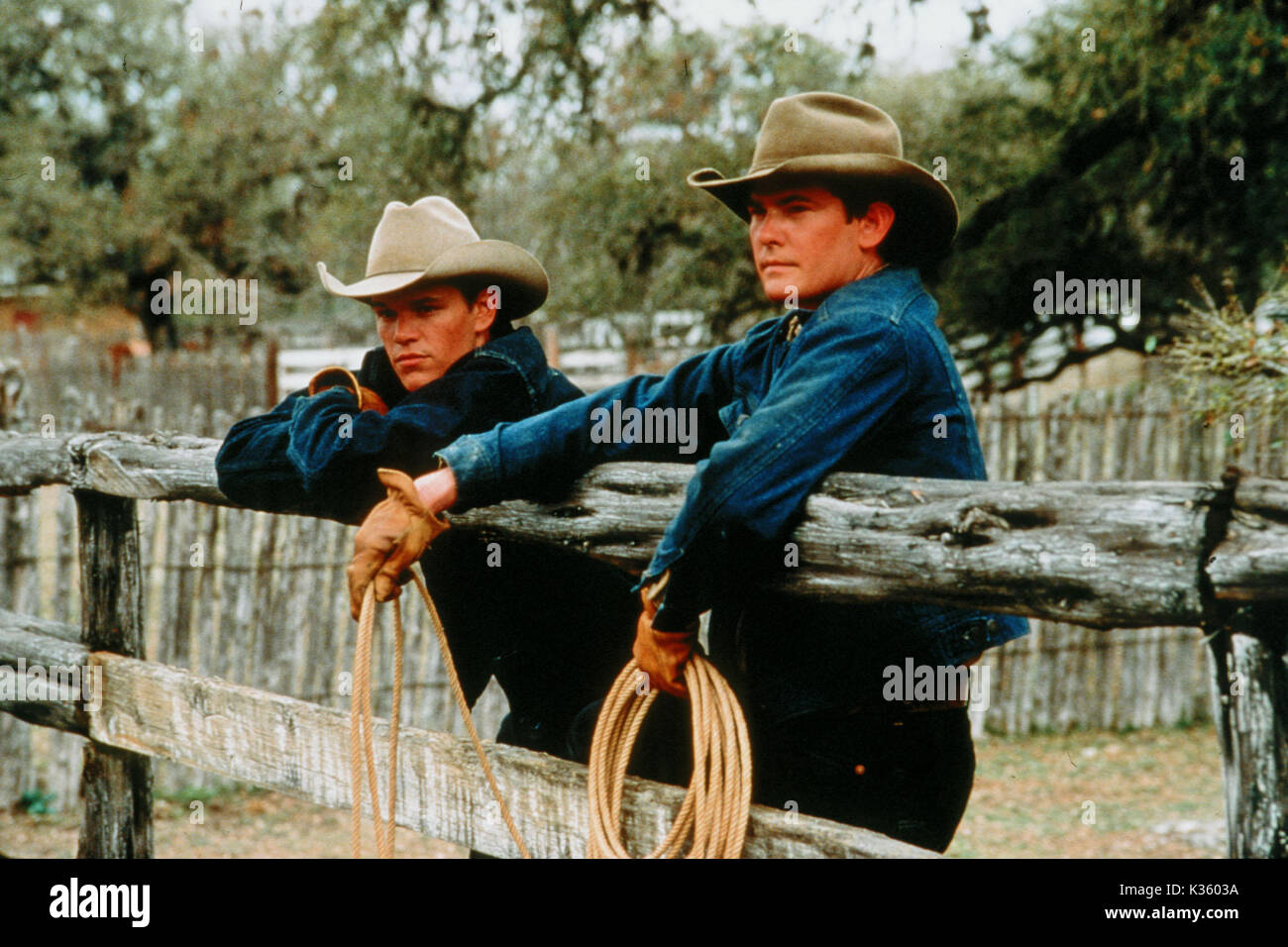 ALL THE PRETTY HORSES MATT DAMON, HENRY THOMAS PICTURE FROM THE RONALD GRANT ARCHIVE FILM