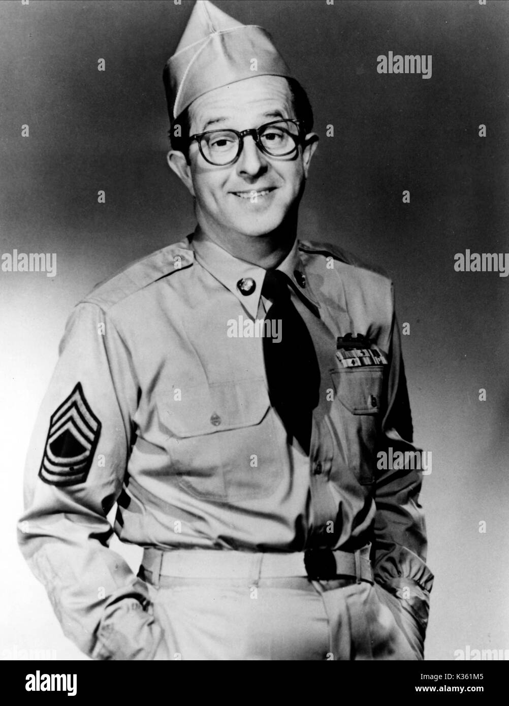 THE PHIL SILVERS SHOW PHIL SILVERS as sergeant bilko Stock Photo