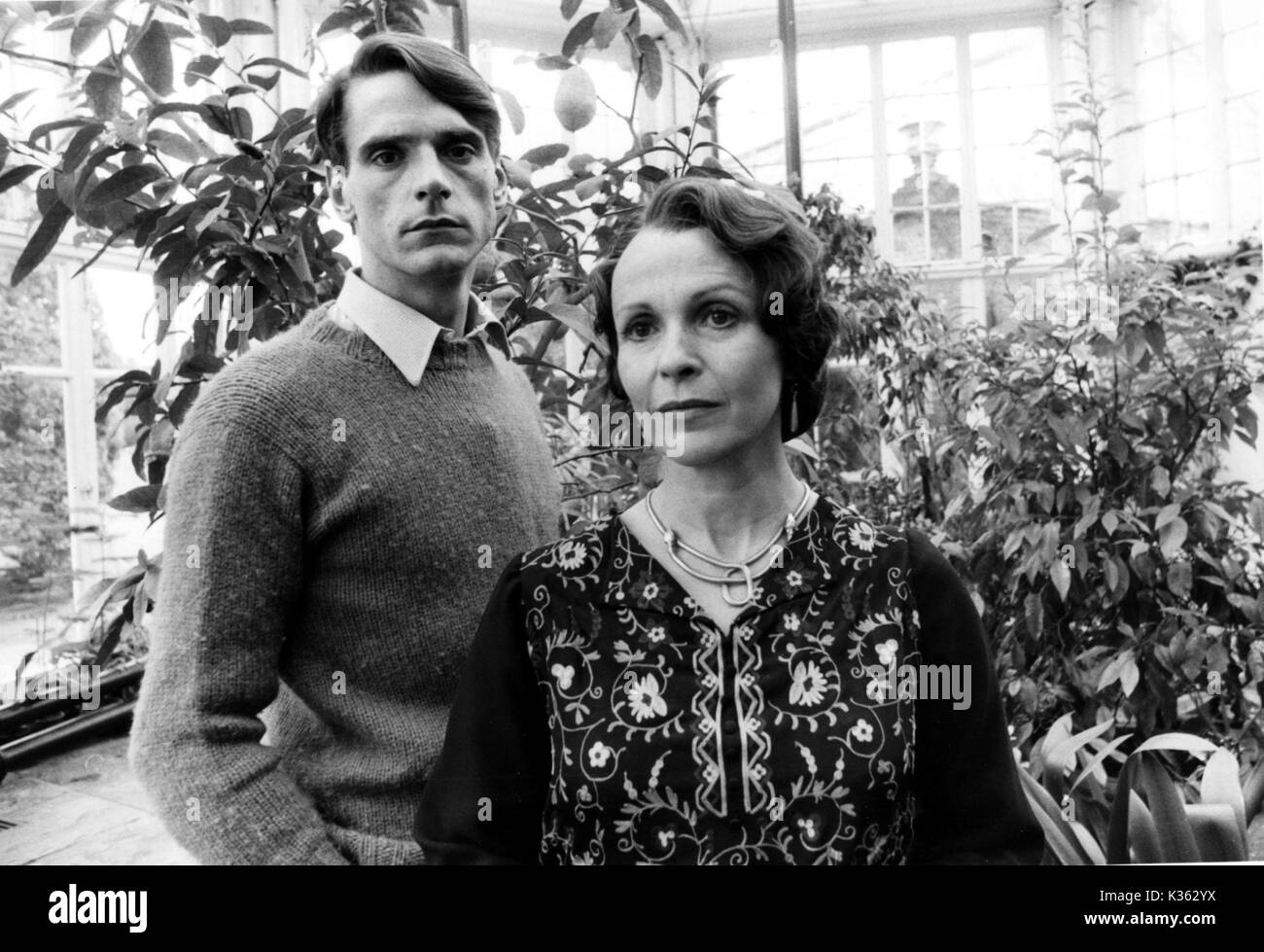 BRIDESHEAD REVISITED JEREMY IRONS, CLAIRE BLOOM Stock Photo