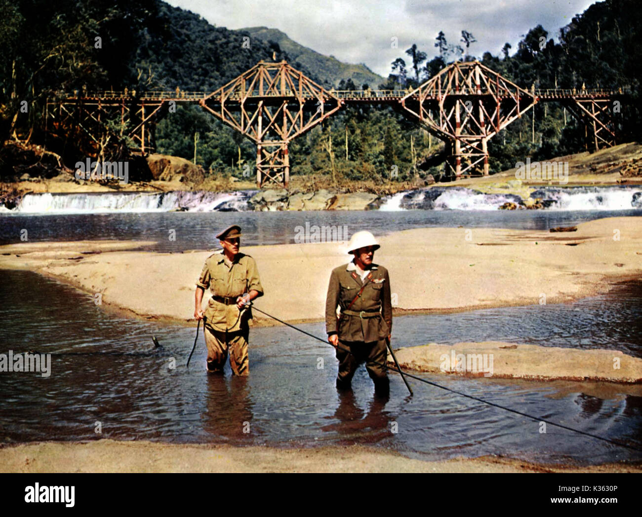 THE BRIDGE ON THE RIVER KWAI  ALEC GUINNESS, SESSUE HAYAKAWA     Date: 1957 Stock Photo