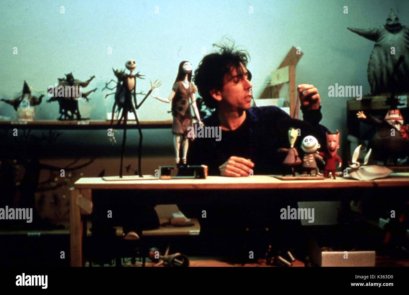 THE NIGHTMARE BEFORE CHRISTMAS TIM BURTON writer with models     Date: 1993 Stock Photo