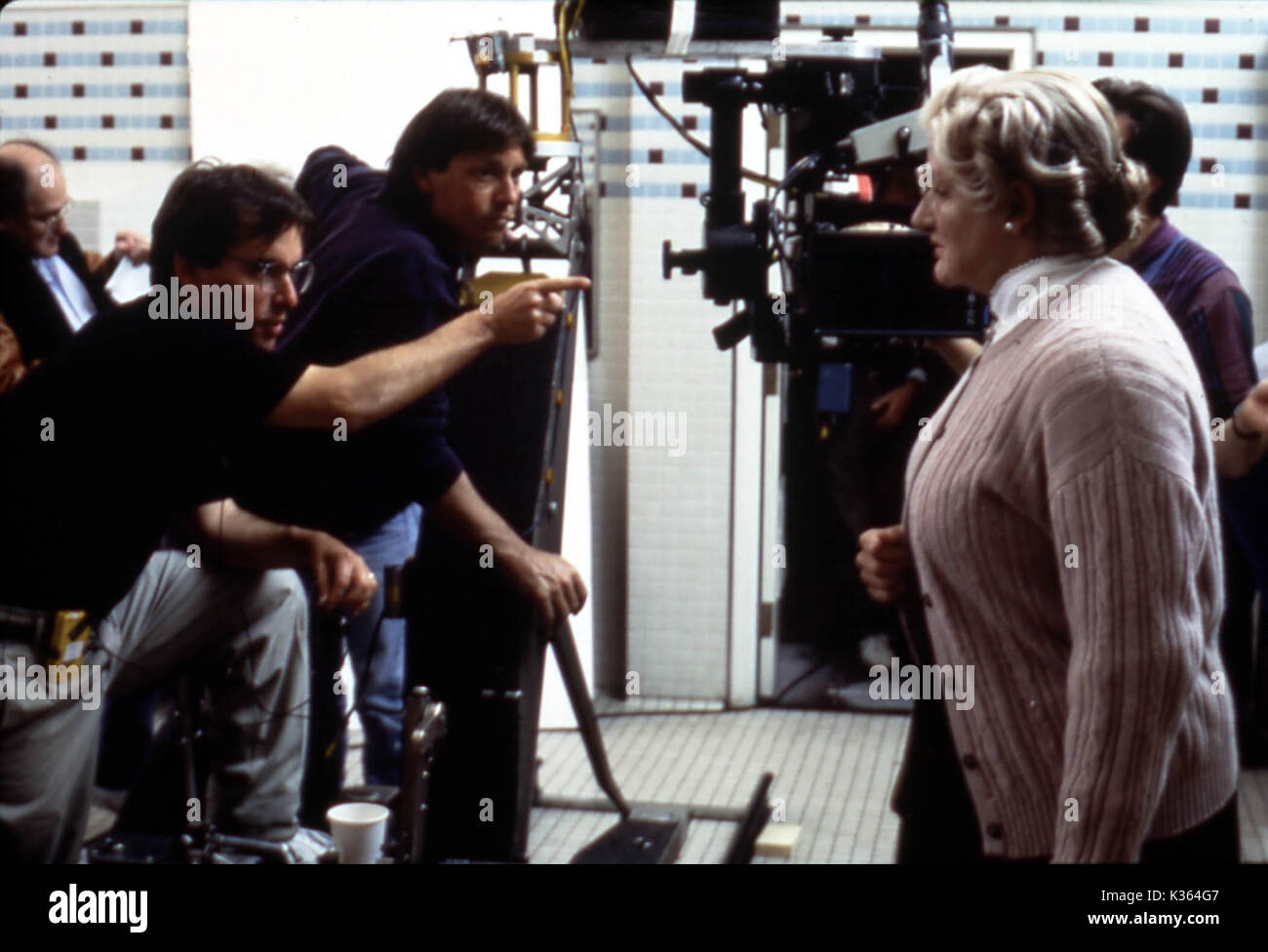 MRS DOUBTFIRE director CHRIS COLUMBUS, ROBIN WILLIAMS     Date: 1993 Stock Photo