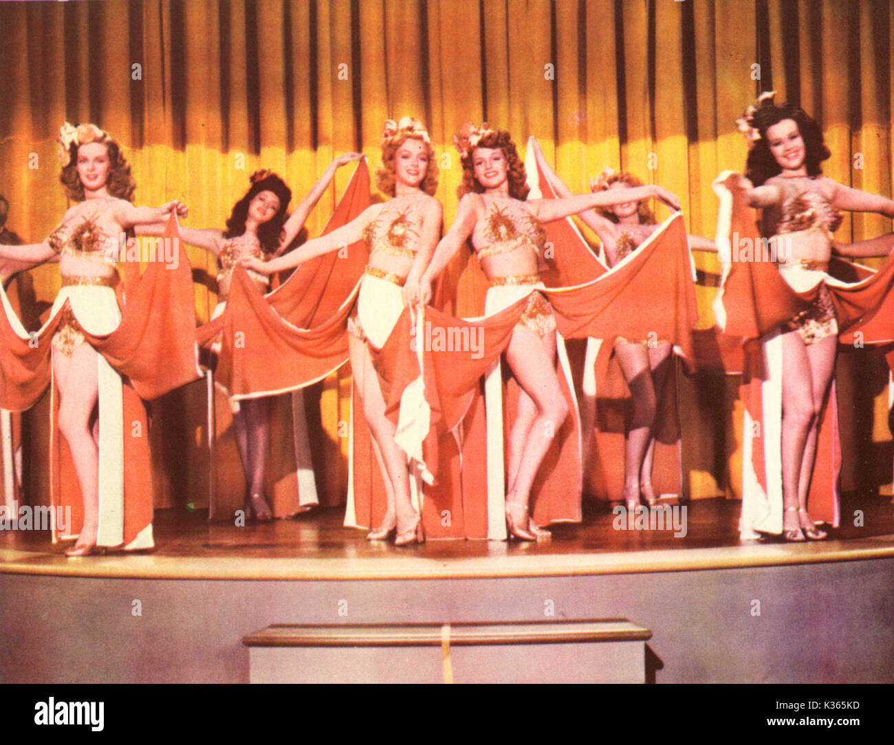 COVER GIRL DIRECTED BY CHARLES VIDOR IN TECHNICOLOR RITA HAYWORTH (3RD FROM LEFT)   COVER GIRL (US 1944) RITA HAYWORTH Stock Photo