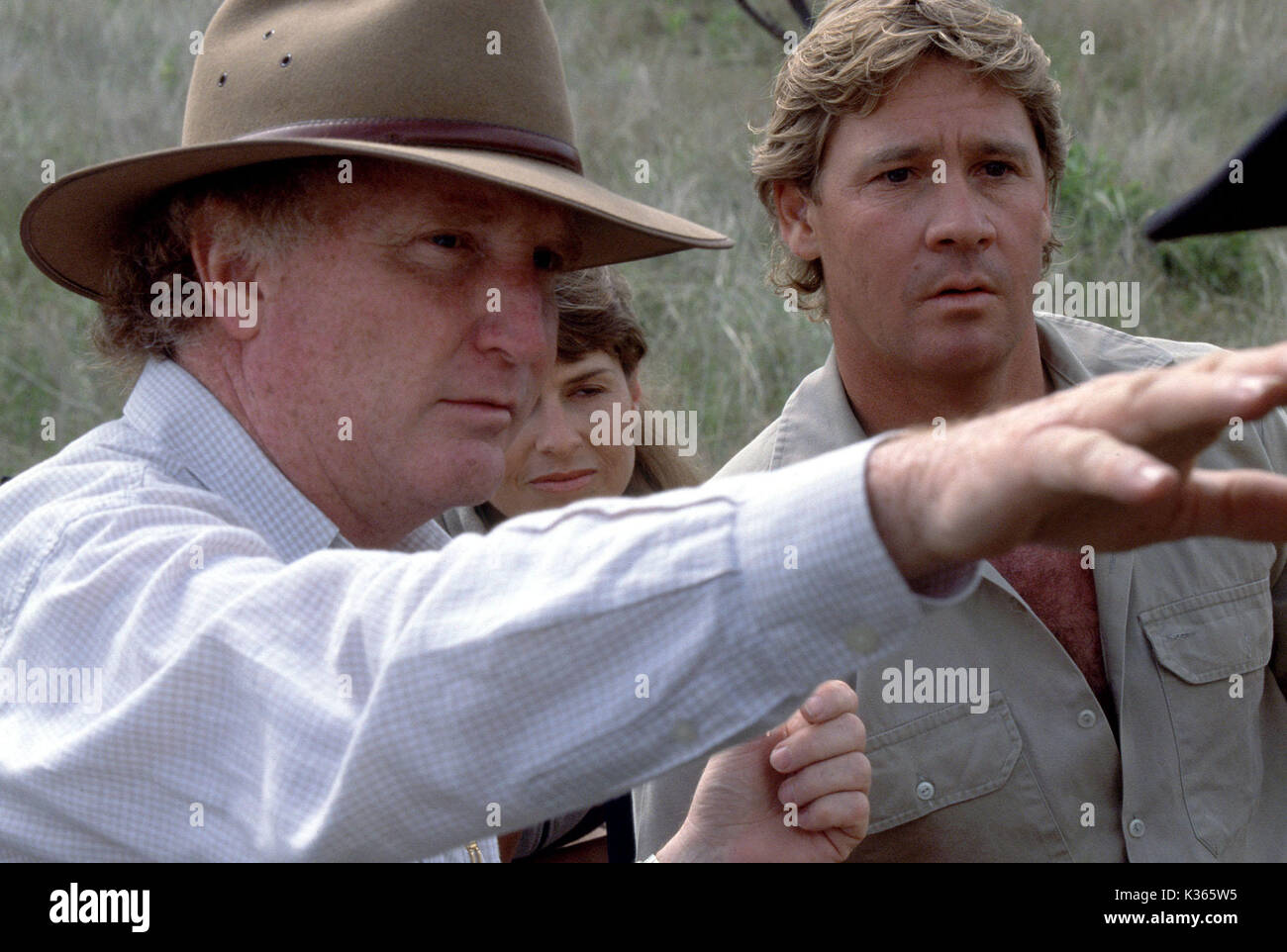 THE CROCODILE HUNTER: COLLISION COURSE STEVE IRWIN and TERRI IRWIN get direction from director/producer JOHN STAINTON in Metro-Goldwyn-Mayer Pictures adventure comedy Photo by: Greg Barrett Stock Photo