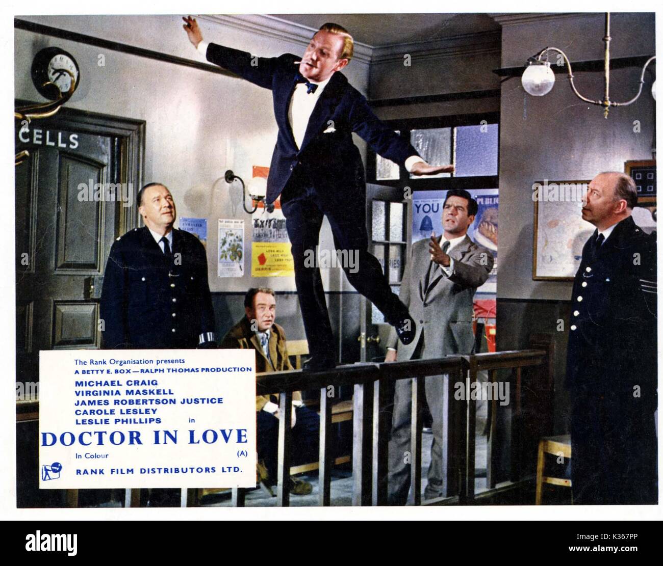 DOCTOR IN LOVE L-R unidentified policeman, Reginald Beckwith, Leslie Phillips, Michael Craig and Bill Fraser Stock Photo