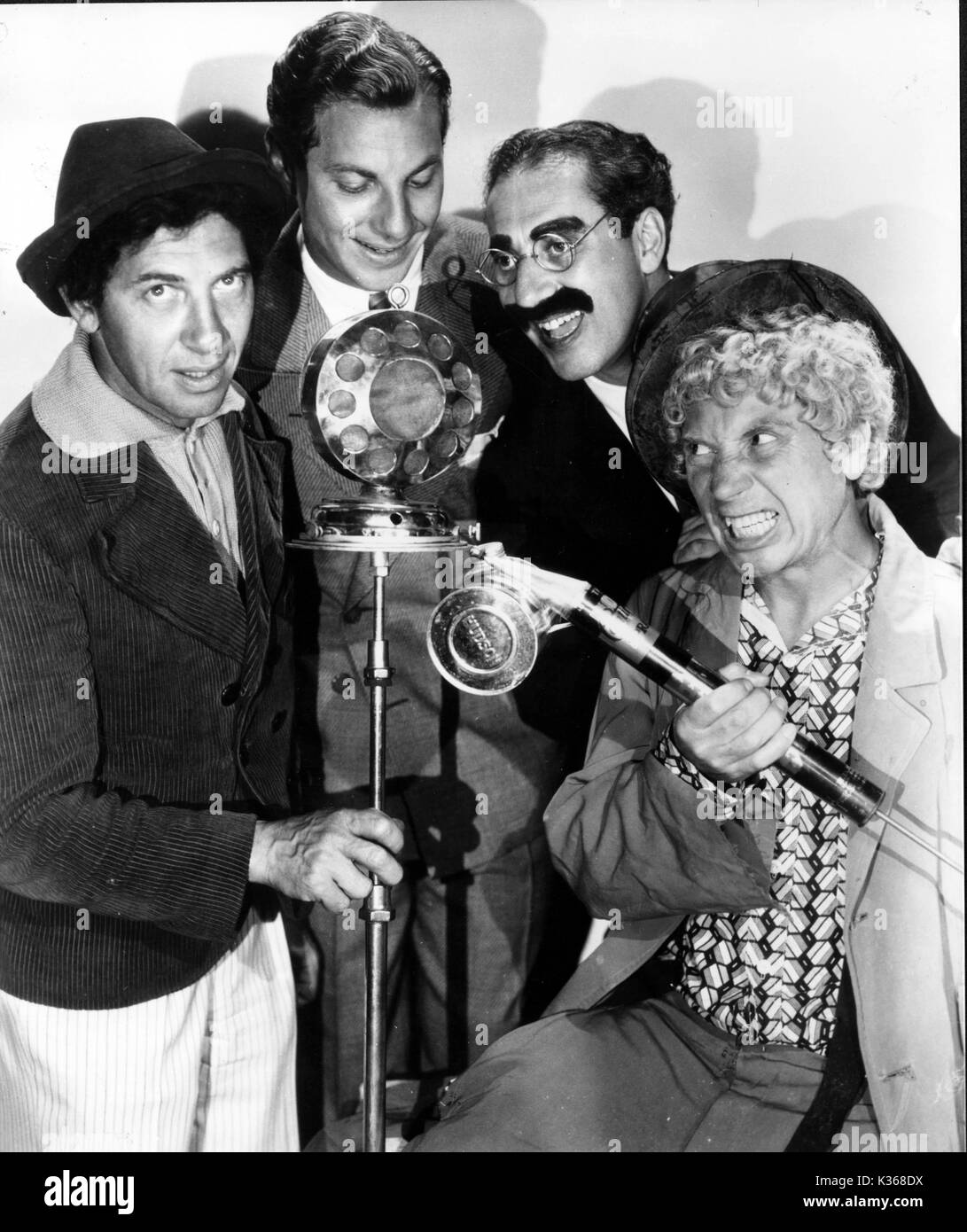 DUCK SOUP LR Chico, Zeppo, Groucho and Harpo Stock Photo Alamy