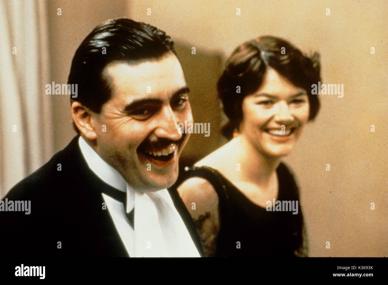 ENCHANTED APRIL ALFRED MOLINA, JOSIE LAWRENCE Picture from the Ronald Grant Archive ENCHANTED APRIL ALFRED MOLINA, JOSIE LAWRENCE Stock Photo