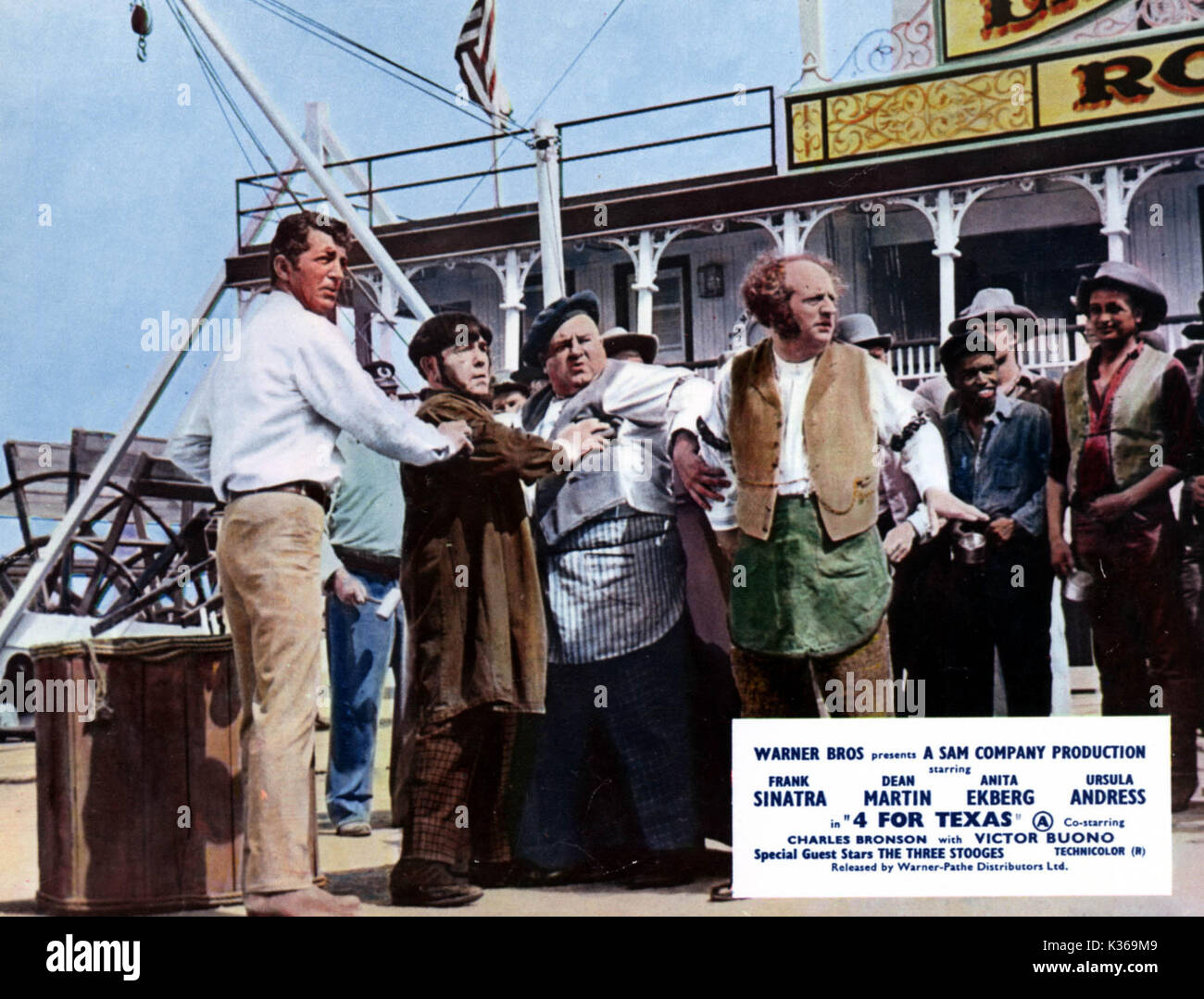 FOUR FOR TEXAS DEAN MARTIN, THE THREE STOOGES Date 1963 Stock Photo