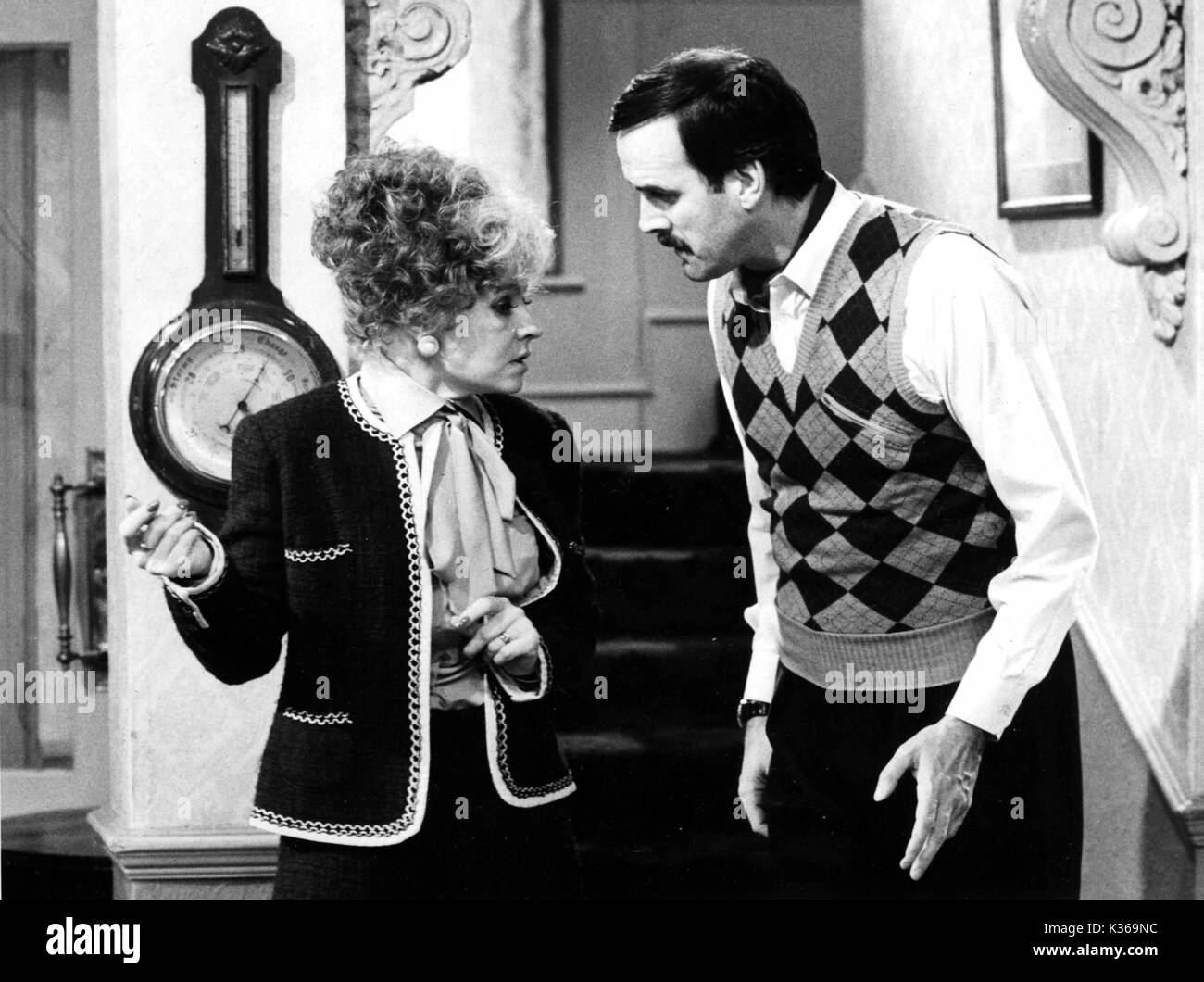 FAWLTY TOWERS PRUNELLA SCALES JOHN CLEESE FAWLTY TOWERS Stock Photo 