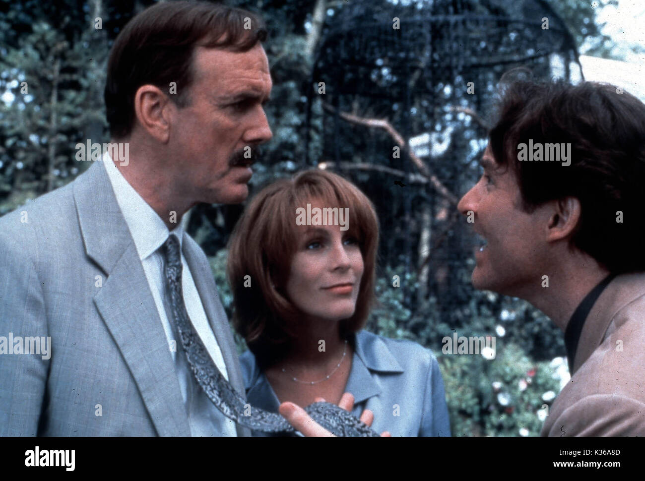FIERCE CREATURES JOHN CLEESE, JAMIE LEE CURTIS AND KEVIN KLINE Date