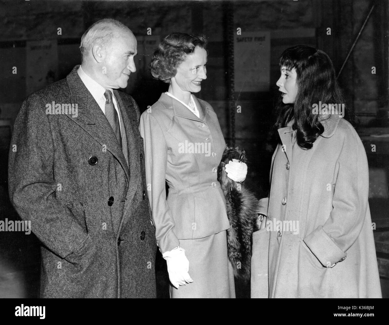 SAM AND FRANCES GOLDWYN WITH JEAN SIMMONS Stock Photo - Alamy