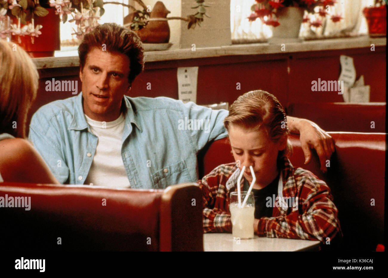 GETTING EVEN WITH DAD TED DANSON AND MACAULAY CULKIN   FILM RELEASE BY METRO-GOLDWYN-MAYER (MGM) GETTING EVEN WITH DAD TED DANSON, MACAULAY CULKIN     Date: 1994 Stock Photo