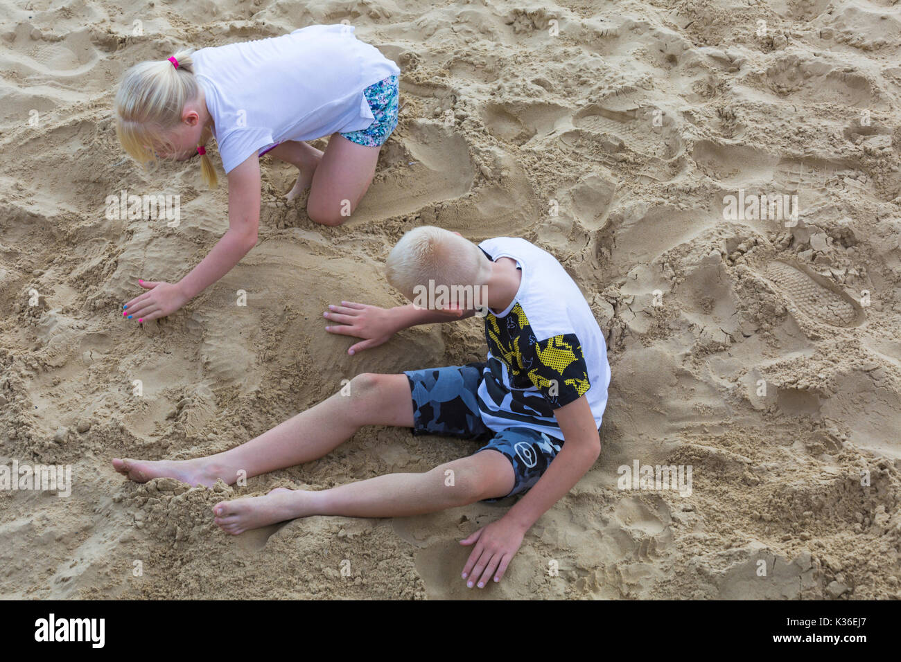 Bournemouth, Dorset, UK. 1st Sep, 2017. UK weather: lovely warm sunny day at Bournemouth beach as visitors enjoy the seaside whilst waiting for action for the second day of the Bournemouth Air Festival. Credit: Carolyn Jenkins/Alamy Live News Stock Photo
