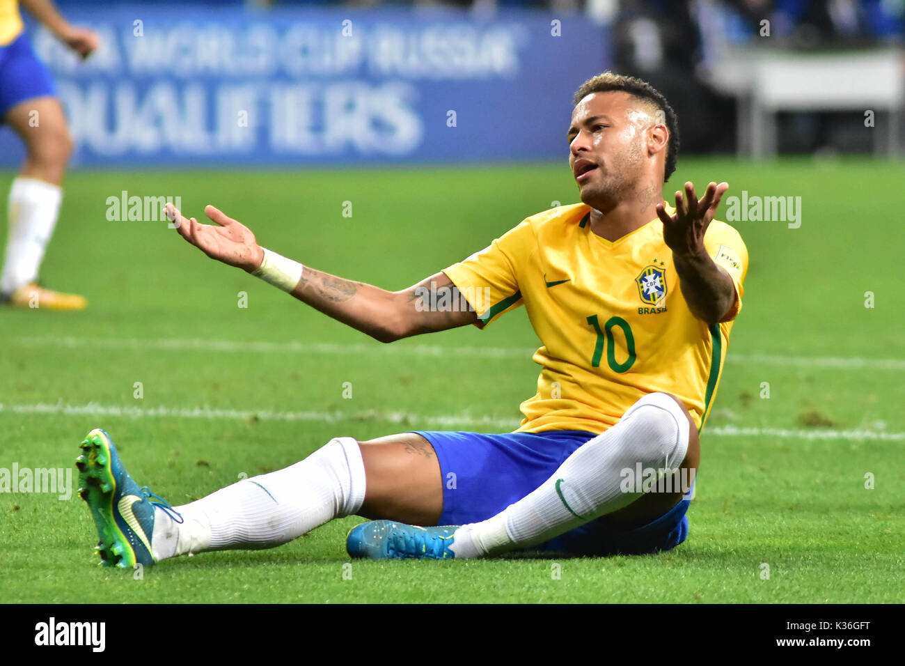 Neymar 2017 hi-res stock photography and images - Page 8 - Alamy