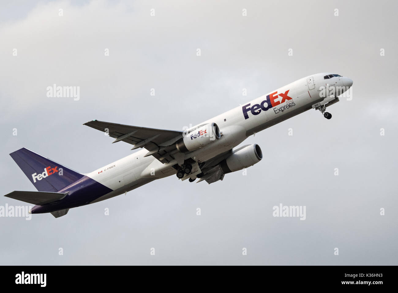 Richmond, British Columbia, Canada. 30th Aug, 2017. A Boeing 757-200F (C-FMEK) air cargo freighter painted in FedEx Express livery takes off from Vancouver International Airport. The cargo jet is owned and operated by Morningstar Air Express Inc. under contract to FedEx Express. Morningstar is headquartered in Edmonton, Alberta, Canada. Credit: Bayne Stanley/ZUMA Wire/Alamy Live News Stock Photo