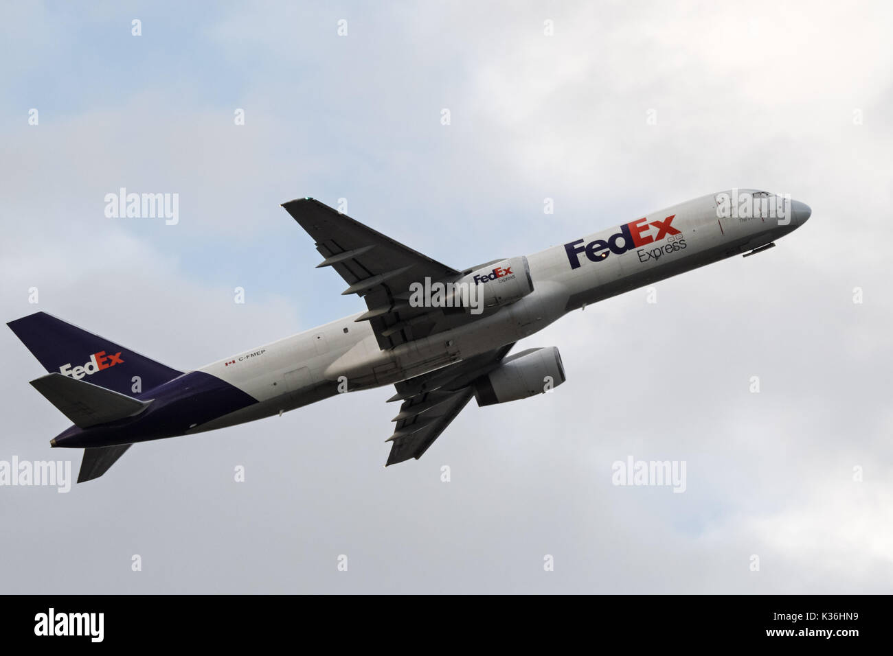 Richmond, British Columbia, Canada. 30th Aug, 2017. A Boeing 757-200F (C-FMEP) air cargo freighter painted in FedEx Express livery takes off from Vancouver International Airport. The cargo jet is owned and operated by Morningstar Air Express Inc. under contract to FedEx Express. Morningstar is headquartered in Edmonton, Alberta, Canada. Credit: Bayne Stanley/ZUMA Wire/Alamy Live News Stock Photo