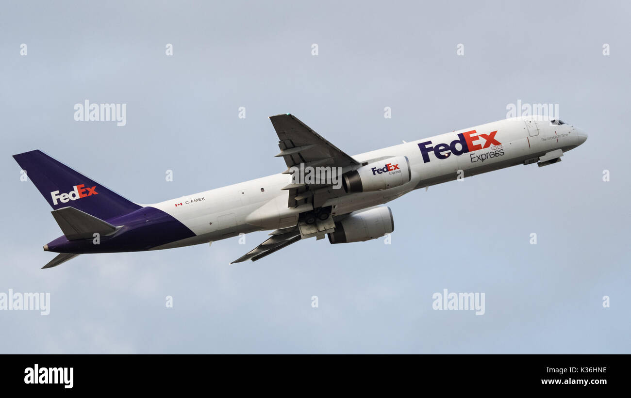 Richmond, British Columbia, Canada. 30th Aug, 2017. A Boeing 757-200F (C-FMEK) air cargo freighter painted in FedEx Express livery takes off from Vancouver International Airport. The cargo jet is owned and operated by Morningstar Air Express Inc. under contract to FedEx Express. Morningstar is headquartered in Edmonton, Alberta, Canada. Credit: Bayne Stanley/ZUMA Wire/Alamy Live News Stock Photo