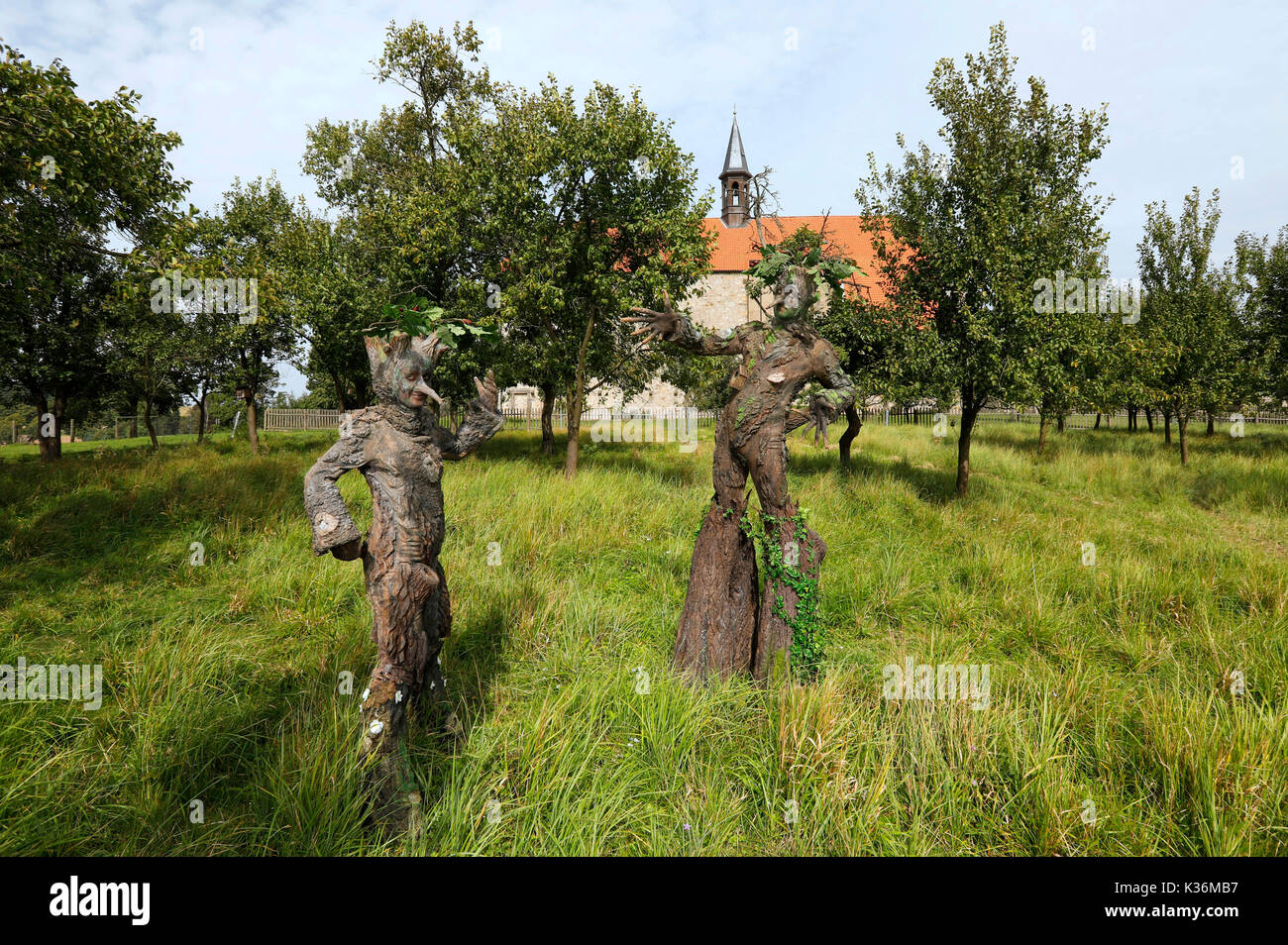 GEEK ART - Bodypainting meets SciFi, Fantasy and more: Fairytale photoshooting with model Maria and Enrico as tree-beings in the monastery garden of the monastery church Wittenburg on August 30, 2017  - A project of the photographer Tschiponnique Skupin and the bodypainter and transformaker Enrico Lein Stock Photo