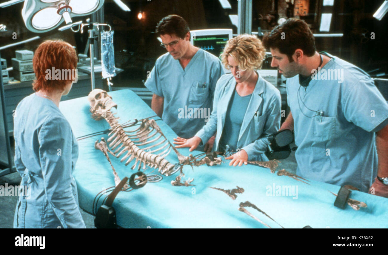 HOLLOW MAN Elisabeth Shue 2nd from right       Date: 2000 Stock Photo