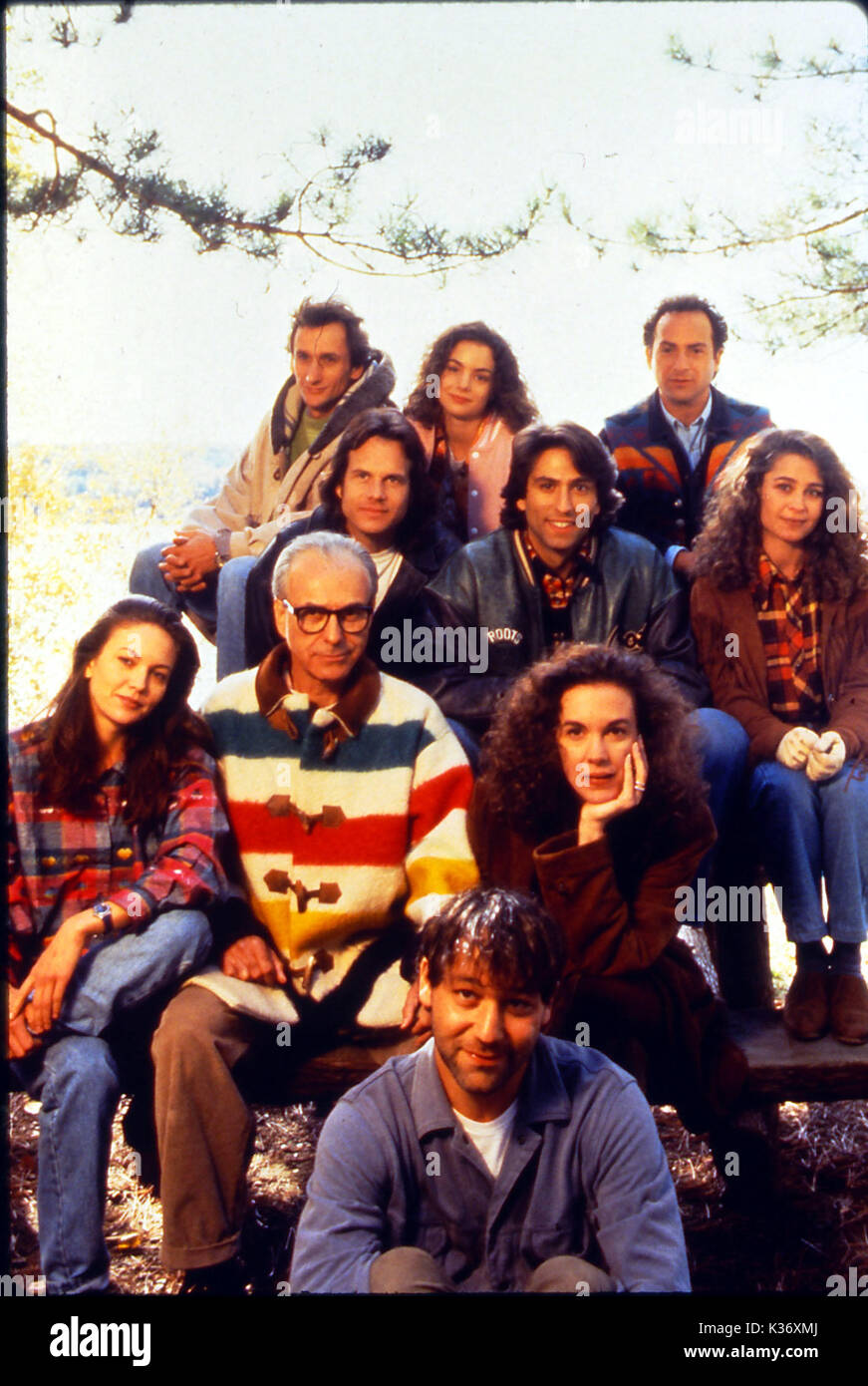 INDIAN SUMMER SAM RAIMI DIANE LANE, ALAN ARKIN AND ELIZABETH PERKINS BILL PAXTON, VINCENT SPANO AND JULIE WARNER MATT CRAVEN, KIMBERLY WILLIAMS AND KEVIN POLLAK A TOUCHSTONE PICTURE     Date: 1993 Stock Photo