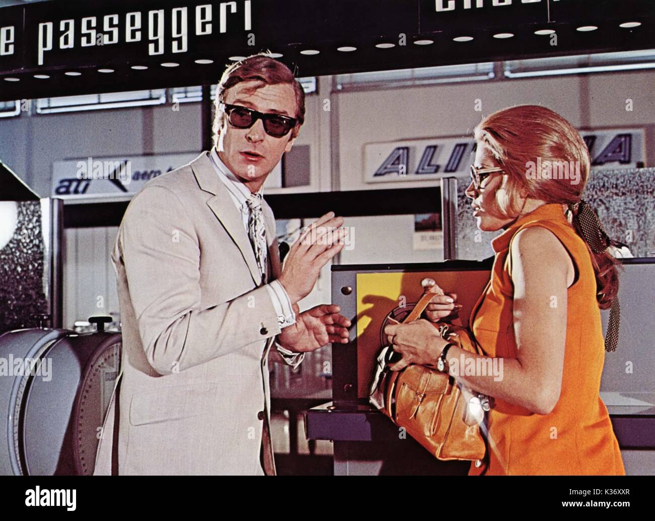 THE ITALIAN JOB MICHAEL CAINE, MAGGIE BLYE Date 1969 Stock Photo Alamy