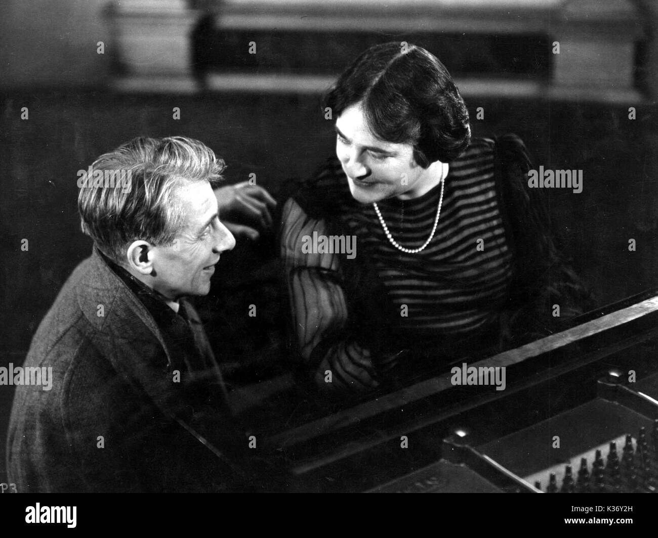 DOCUMENTARY FILM MAKER HUMPHREY JENNINGS WITH DAME MYRA HESS DURING THE MAKING OF A DIARY FOR TIMOTHY Stock Photo