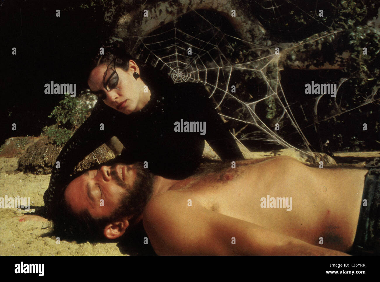 KISS OF THE SPIDERWOMAN SONIA BRAGA AND RAUL JULIA AN HB FILME     Date: 1985 Stock Photo