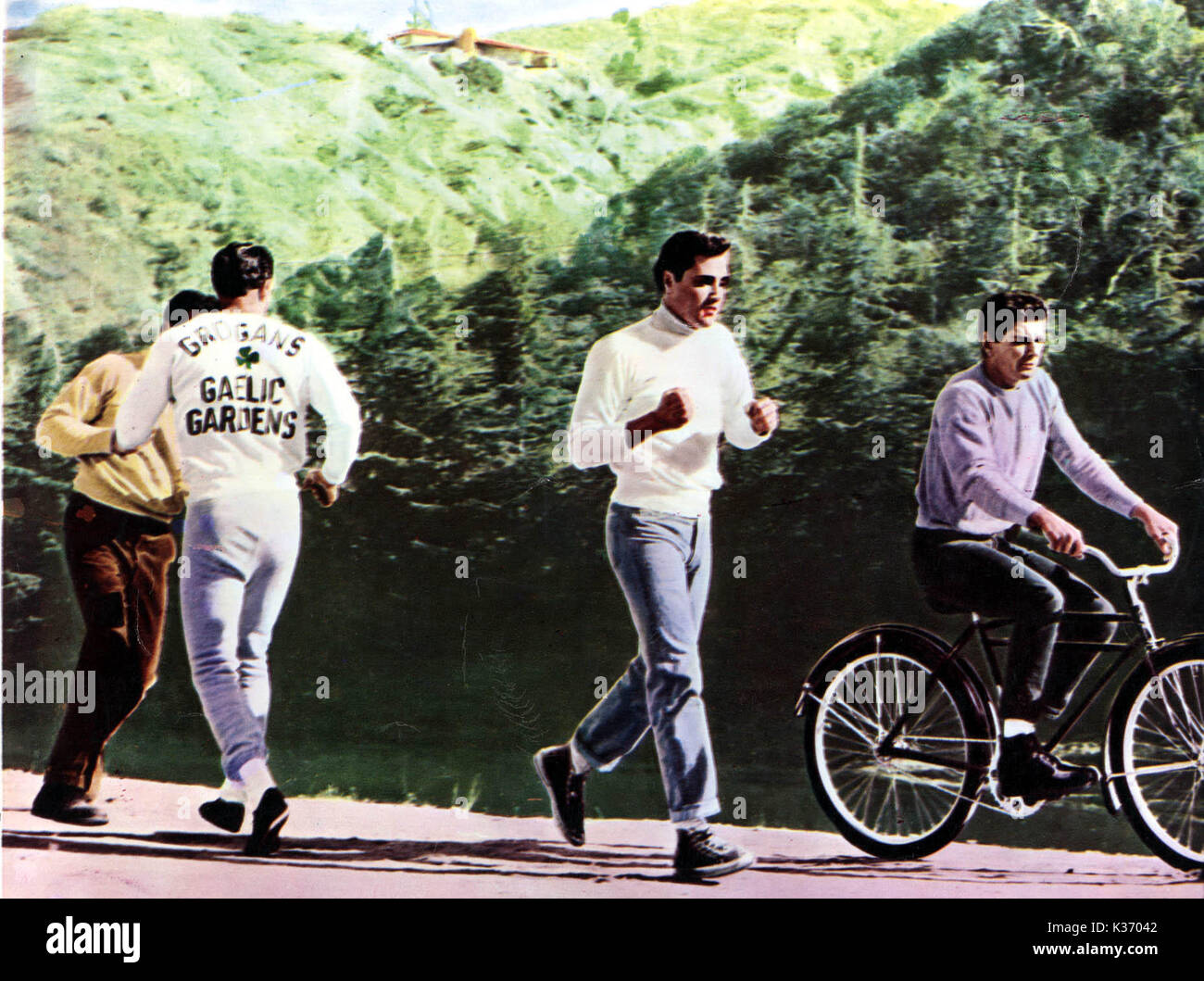 KID GALAHAD ELVIS PRESLEY JEANS JOGGING Date: 1962 Stock Photo - Alamy