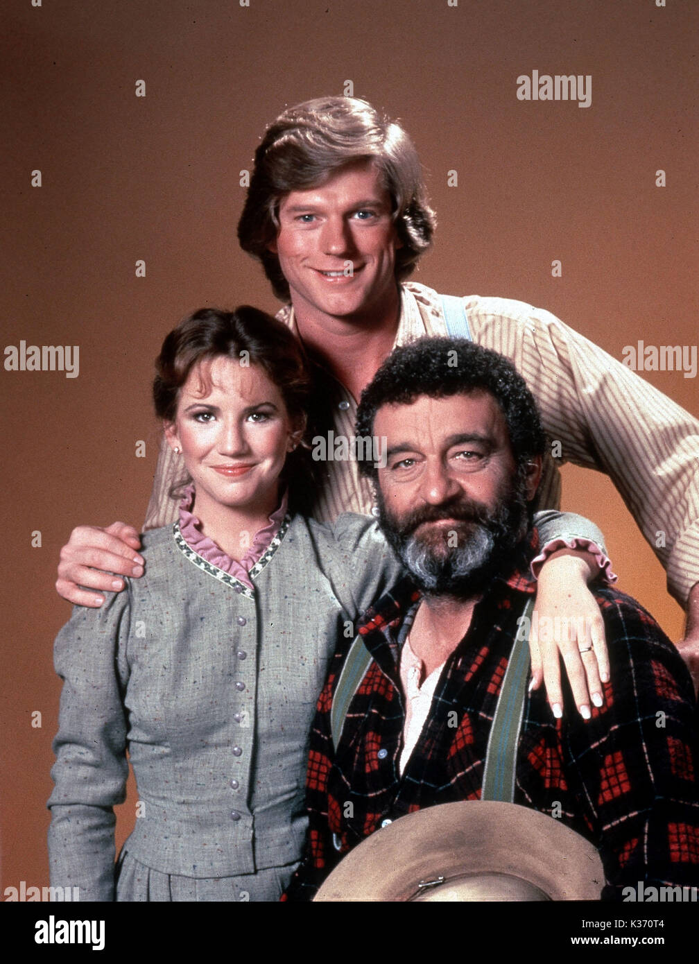 THE LITTLE HOUSE ON THE PRAIRIE NBC TV MELISSA GILBERT as Laura Ingalls, DEAN  BUTLER as Almanzo Butler, VICTOR FRENCH as Isaiah Edwards Stock Photo -  Alamy