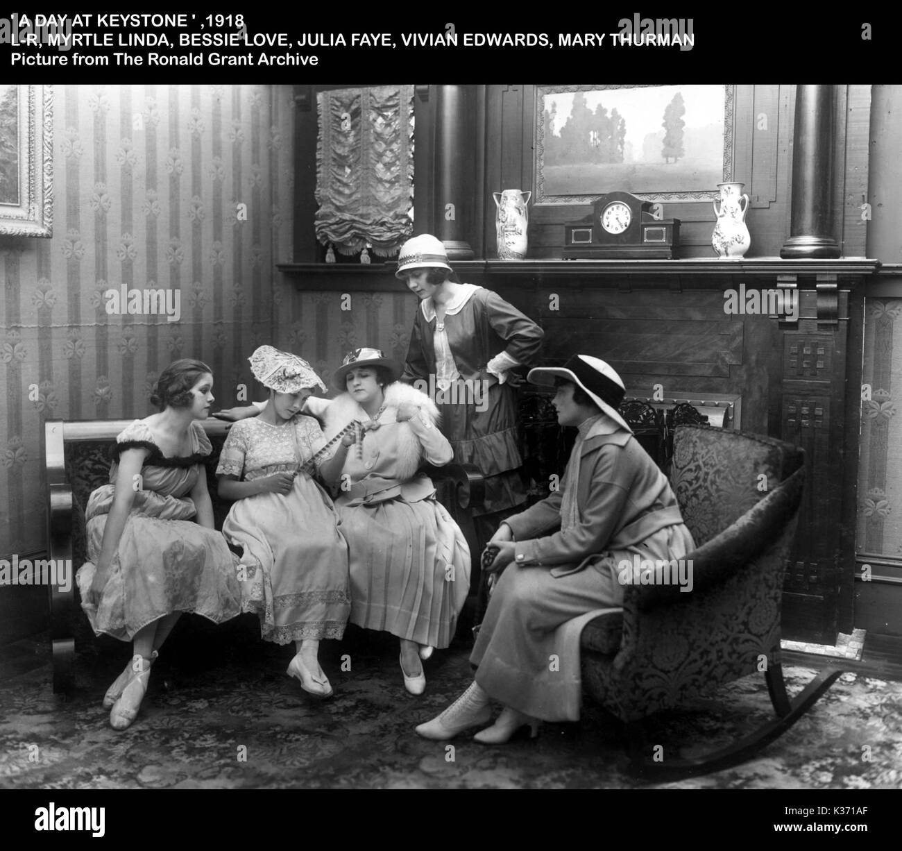 A DAY AT KEYSTONE, 1918 L-R, MYRTLE LINDA, BESSIE LOVE, JULIA FAYE, VIVIAN EDWARDS, MARY THURMAN FILM HANDLING NITRATE FILM Stock Photo
