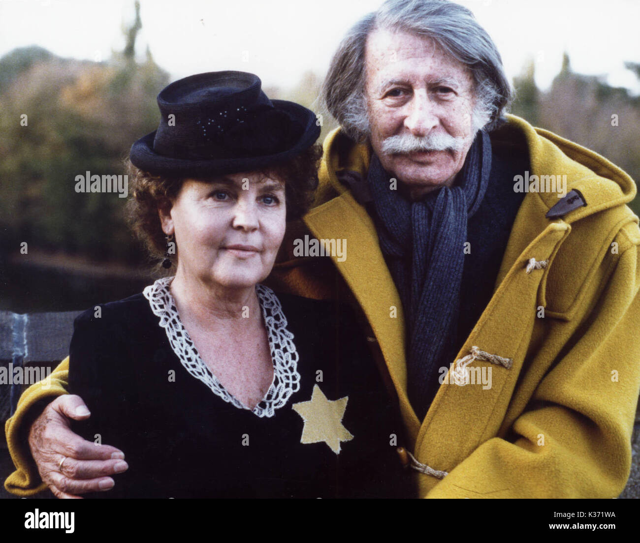 MUTTERS COURAGE [GER/UK/AUSTRIA/IRE 1995] aka MY MOTHER'S COURAGE PAULINE COLLINS AND GEORGE TABORI, writer     Date: 1995 Stock Photo