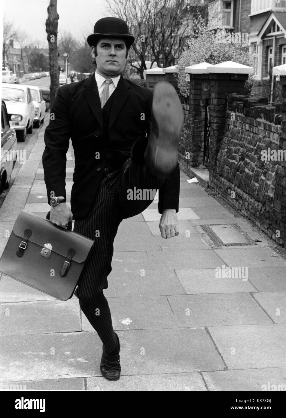 MONTY PYTHON'S FLYING CIRCUS [TV] John Cleese Ministry of silly walks Stock Photo