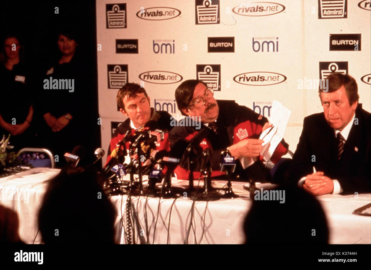 MIKE BASSETT ENGLAND MANAGER  RICKY TOMLINSON     Date: 2001 Stock Photo