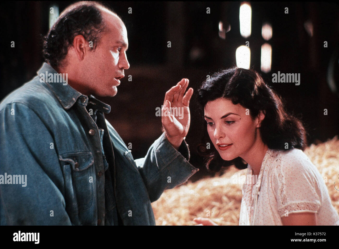 OF MICE AND MEN JOHN MALKOVICH, SHERILYN FENN Date: 1992 Stock Photo - Alamy, image size:1300x957