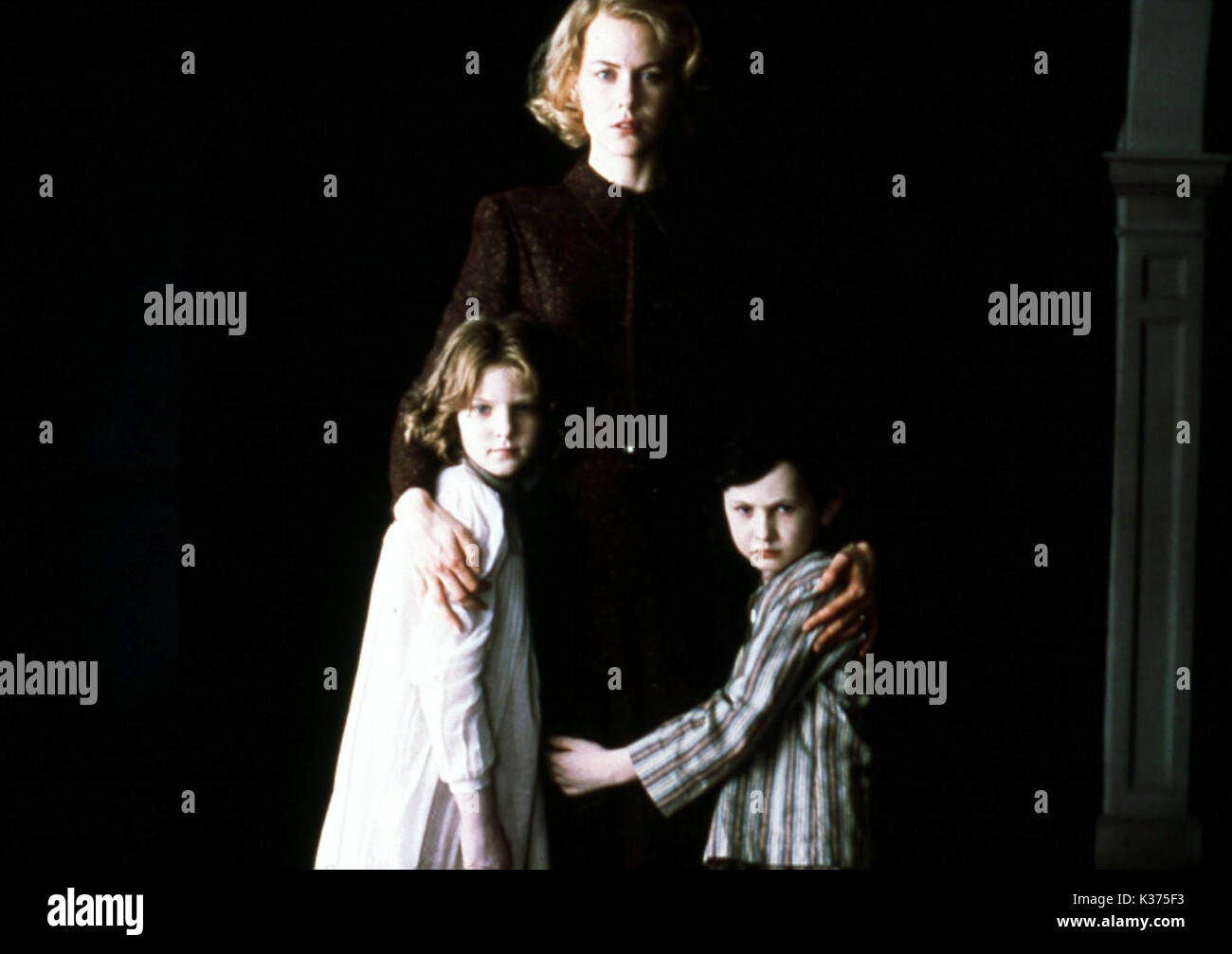 THE OTHERS ALAKINA MANN, NICOLE KIDMAN, JAMES BENTLEY THE OTHERS     Date: 2001 Stock Photo