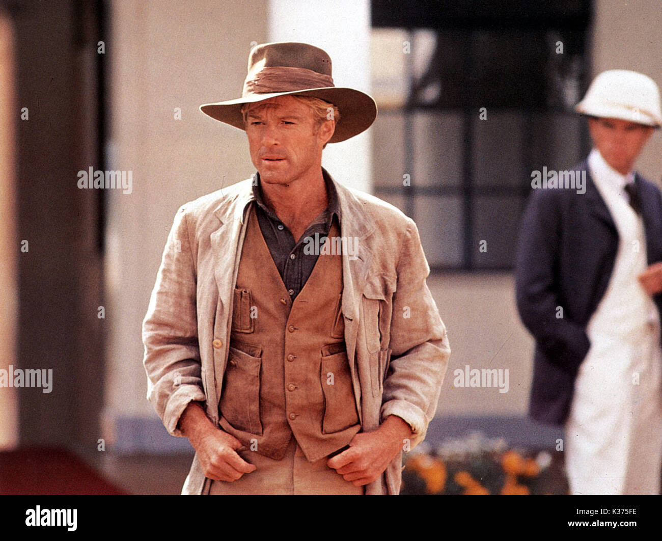 OUT OF AFRICA ROBERT REDFORD LINEN SUIT A UNIVERSAL PICTURE 0034647.JPG OUT OF AFRICA UNIVERSAL PICTURES MERYL STREEP left     Date: 1985 Stock Photo