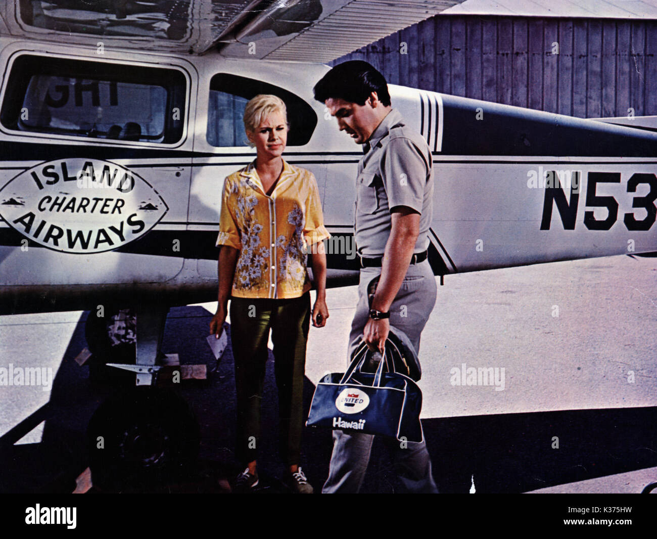 PARADISE HAWAIIAN STYLE SUZANNA LEIGH AND ELVIS PRESLEY Date: 1966 ...