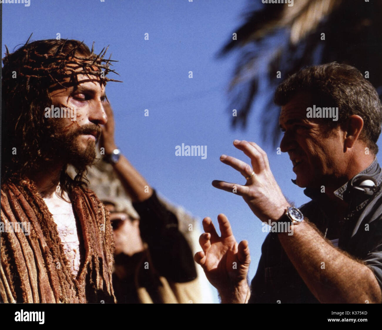 THE PASSION OF CHRIST Director MEL GIBSON with JIM CAVIEZEL Date 2004(07)
