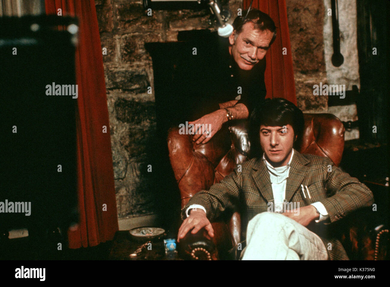 STRAW DOGS SAM PECKINPAH with DUSTIN HOFFMAN Date 1971 Stock Photo Alamy
