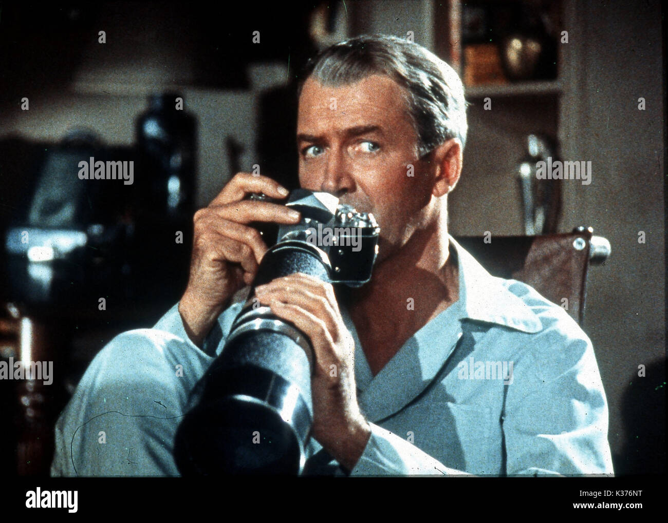 REAR WINDOW PARAMOUNT PICTURES JAMES STEWART     Date: 1954 Stock Photo