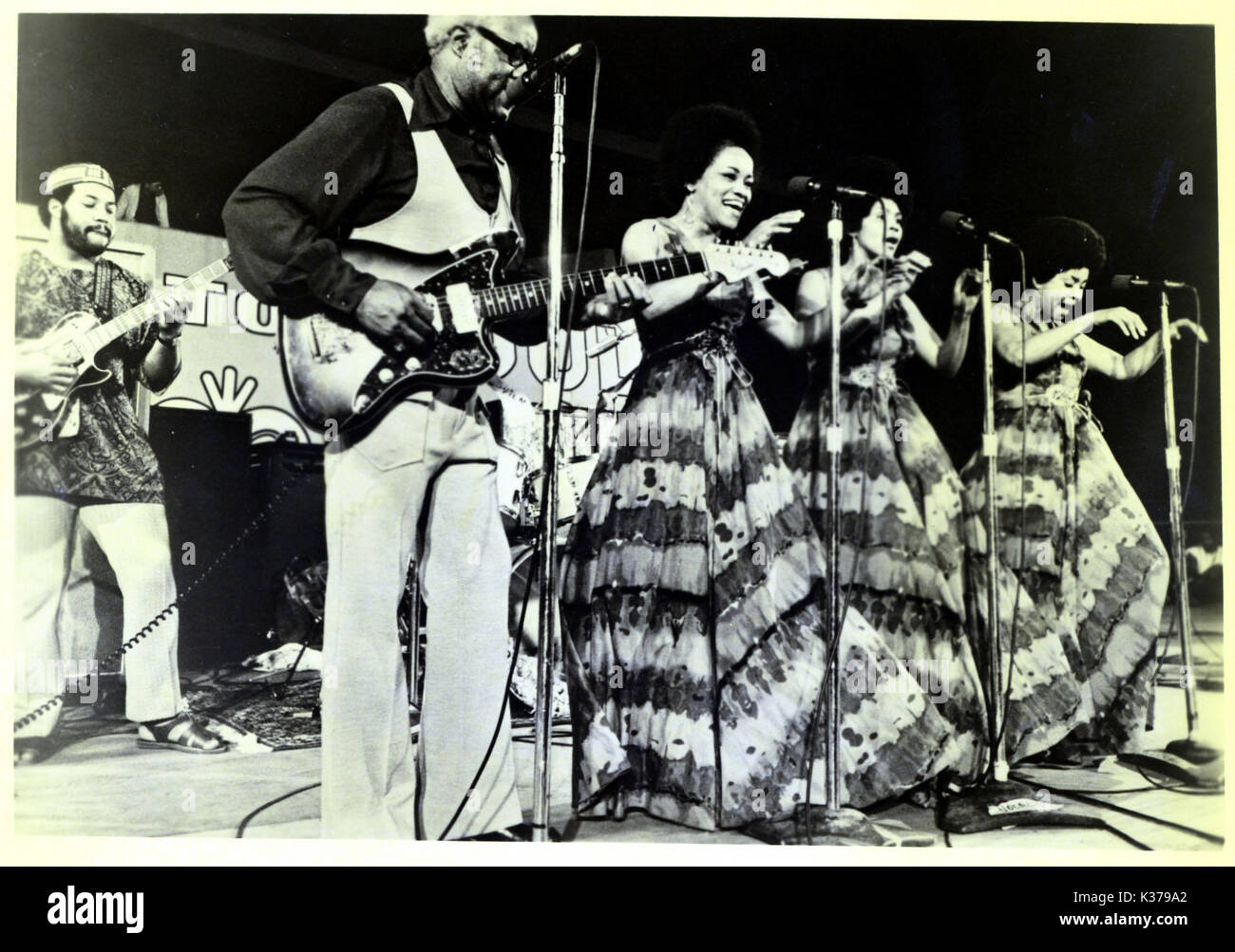 SOUL TO SOUL THE STAPLES SINGERS A NIGRAM/AURA PRODUCTION IN CO-OPERATION WITH THE GHANA ARTS COUNCIL     Date: 1971 Stock Photo