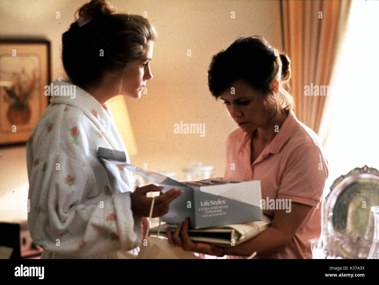 STEEL MAGNOLIAS JULIA ROBERTS, SALLY FIELD Date 1989 Stock Photo Alamy