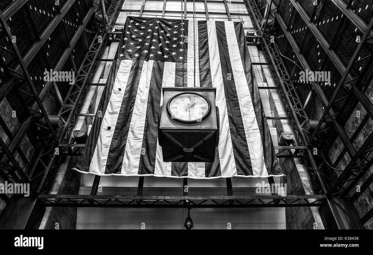 Time clock nyc street Black and White Stock Photos & Images Alamy