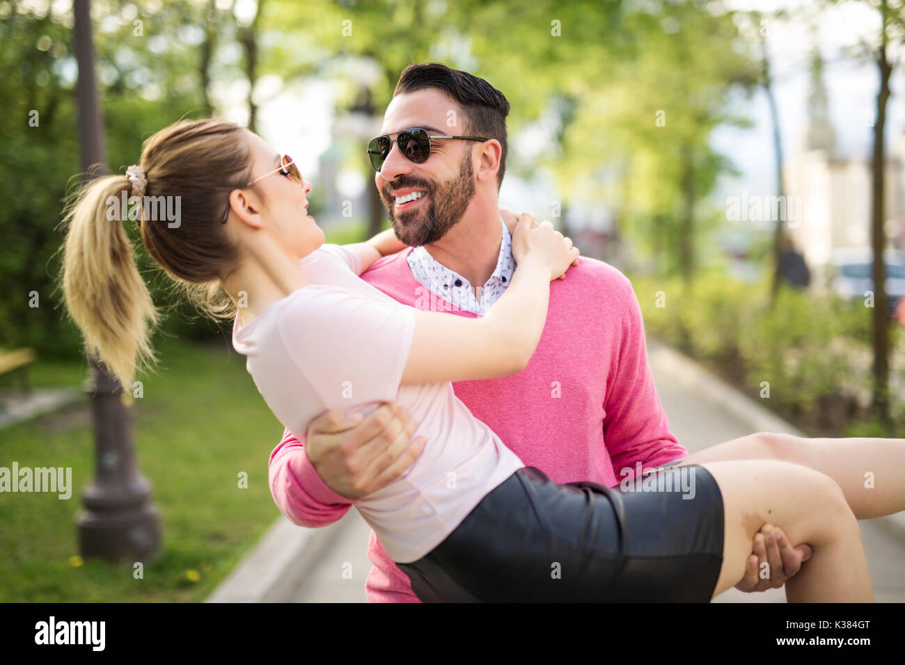 Couple tree kiss summer hi-res stock photography and images - Alamy
