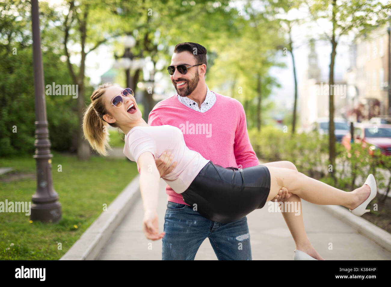 Couple tree kiss summer hi-res stock photography and images - Alamy