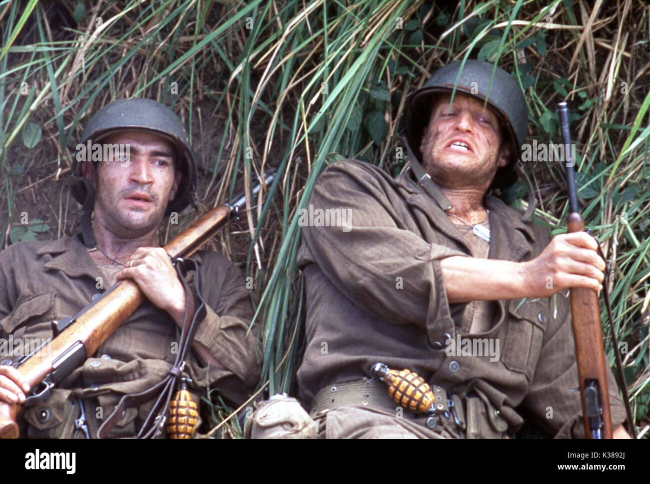 THE THIN RED LINE 20TH CENTURY FOX BEN CHAPLIN, WOODY HARRELSON   THE THIN RED LINE 20TH CENTURY FOX BEN CHAPLIN, WOODY HARRELSON     Date: 1998 Stock Photo