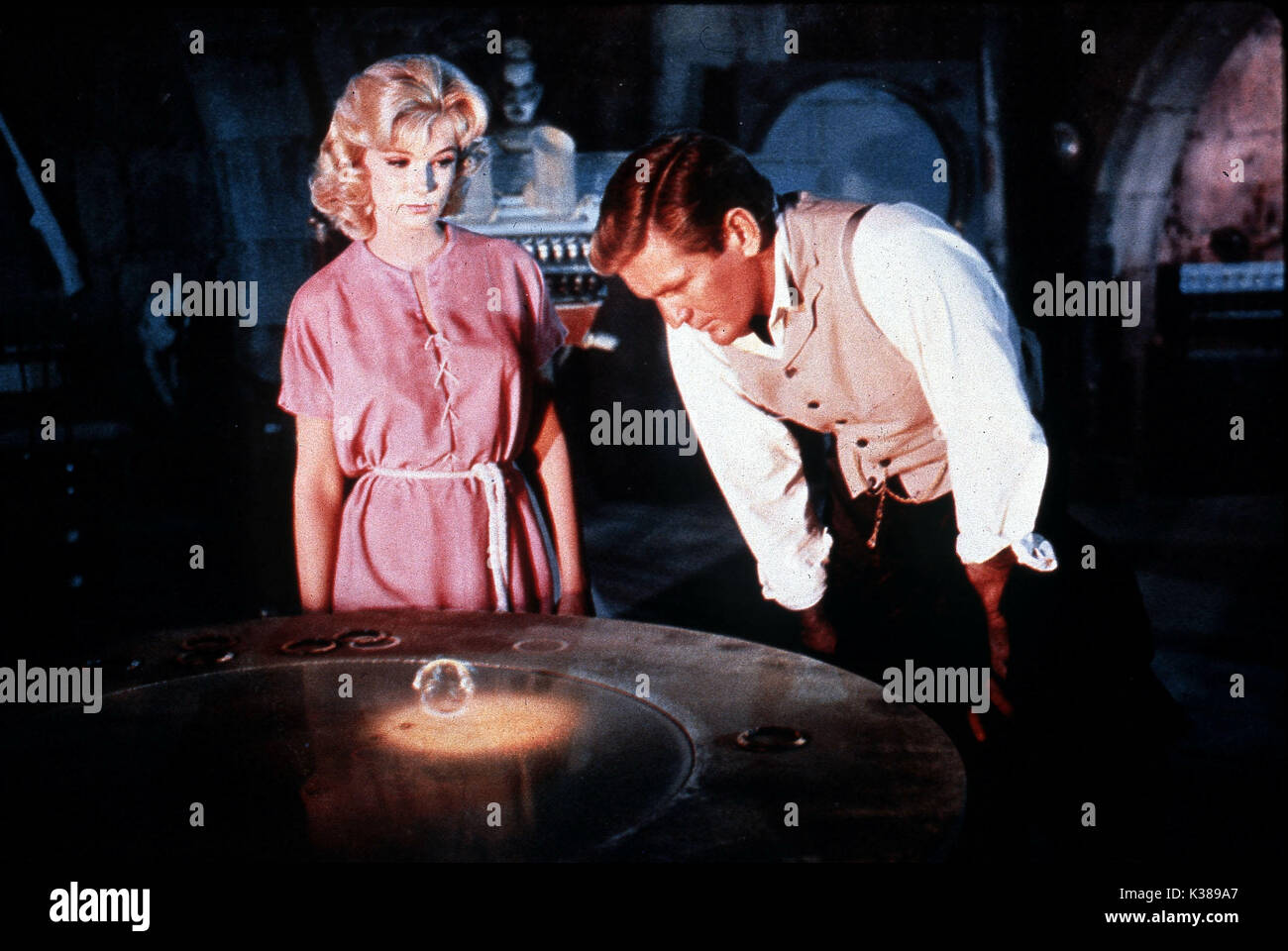 THE TIME MACHINE YVETTE MIMIEUX AND ROD TAYLOR     Date: 1960 Stock Photo