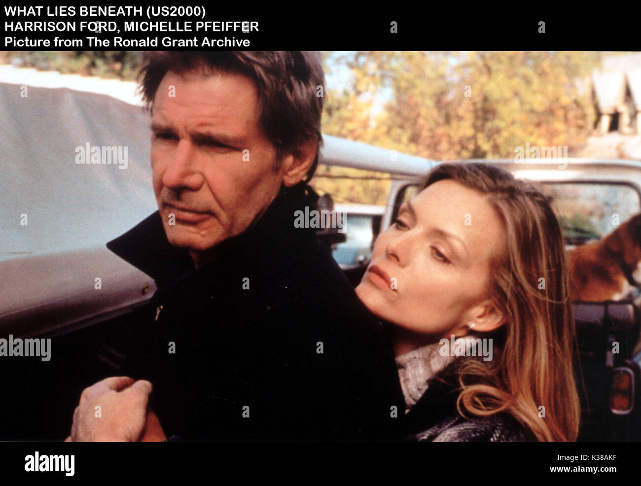 WHAT LIES BENEATH HARRISON FORD, MICHELLE PFEIFFER Date: 2000 Stock
