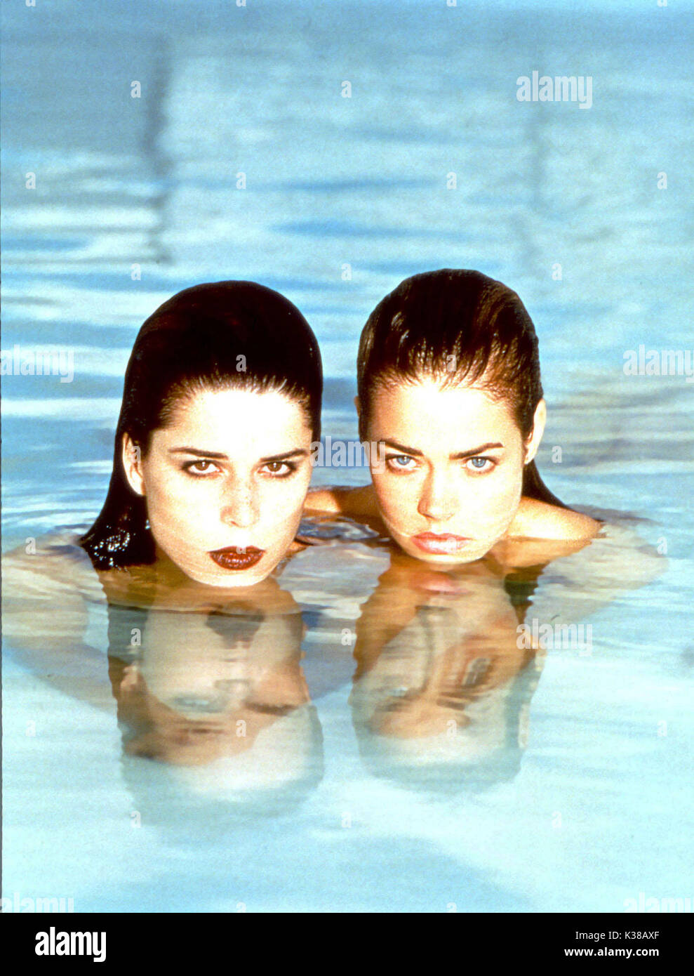 WILD THINGS (US 1998 NEVE CAMPBELL, DENISE RICHARDS Stock Photo