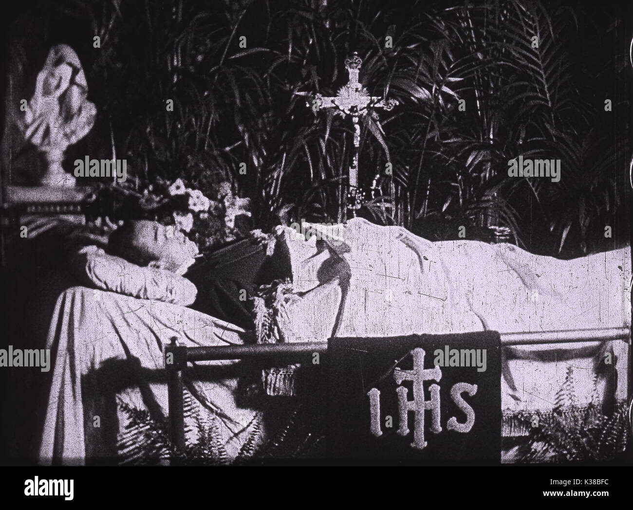 Lying In Of Rudolph Valentino Died 23 August 1926 Stock Lying In Of Rudolph Valentino Died 23 August 1926 Stock